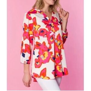 Crosby By Mollie Burch Marti Tunic Top Womans Sz LG V Neck 3/4 Sleeve Floral
